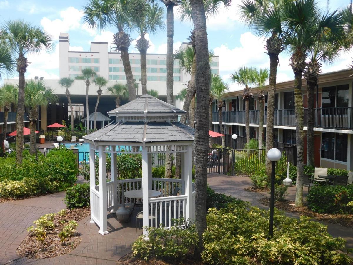 Ramada By Wyndham Kissimmee Gateway Hotel Orlando Exterior photo